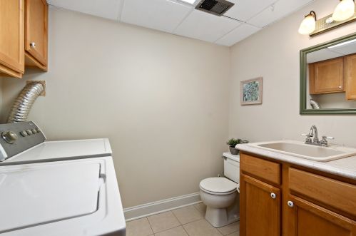 689 Sand Crk Dr, Carol Stream IL  60188-9135 exterior