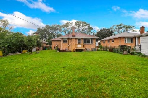 8749 Merrill St, Niles IL  60714-1922 exterior