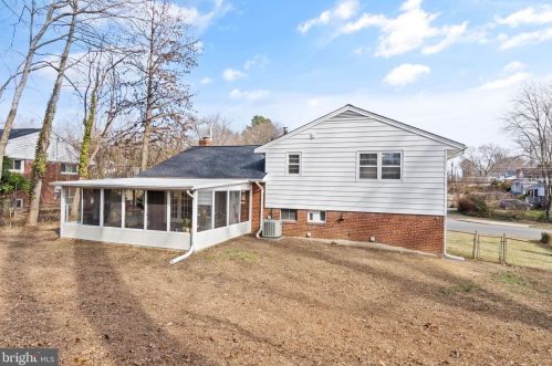 5217 Ravensworth Rd, Springfield VA  22151-2510 exterior