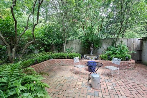 31 Mooregate Sq, Atlanta GA  30327-1539 exterior