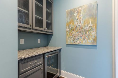 6470 Long Is Dr, Atlanta GA  30328-3043 exterior