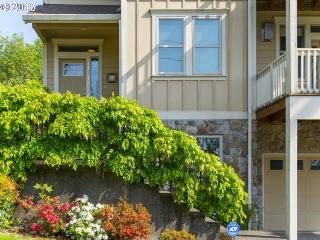 14519 Clatsop St, Portland, OR 97236-5320