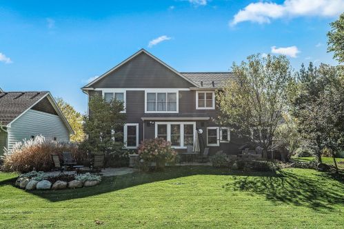 2332 Fieldstone Curv, Saint Paul MN  55129-6218 exterior