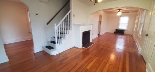 52 Maplewood Ave, Warwick, RI 02889-2747