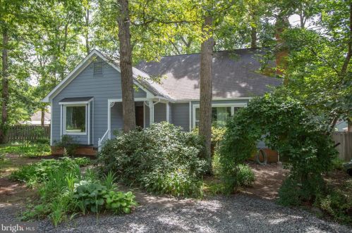 9815 Leavells Rd, Fredericksburg, VA 22407-4326