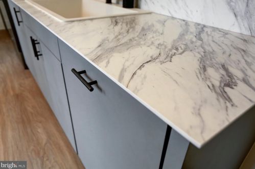 527 Howard Ave, Lancaster PA  17602-4421 exterior