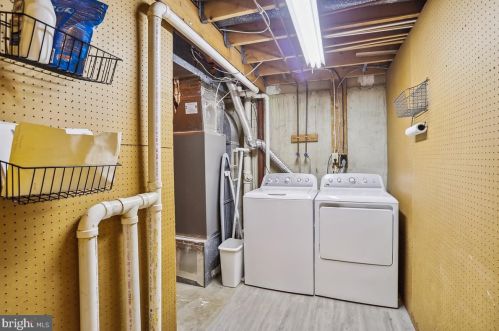 18 Kinsman View Cir, Silver Spring MD 20901-1652 exterior