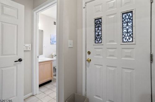 27 Grant Way, Princeton NJ  08540-1667 exterior