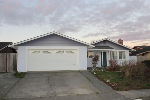 1676 Benjamin Ct, Arcata, CA 95521-4853