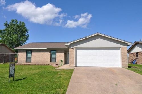 1113 Knowles Dr, Fort Worth TX  76179-1023 exterior