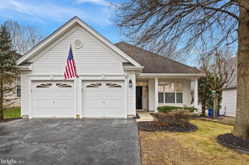 19 Honey Flower Dr, Trenton, NJ 08620-9687