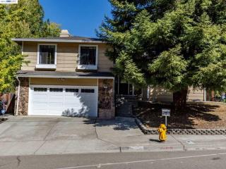 27466 Dobbel Ave, Hayward, CA 94542-2318
