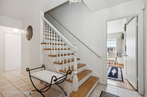 4645 Elm Ter, Skokie, IL 60076-2025