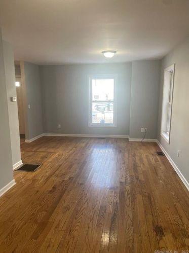 6 Lexington Ave, Norwalk CT  06854-4323 exterior