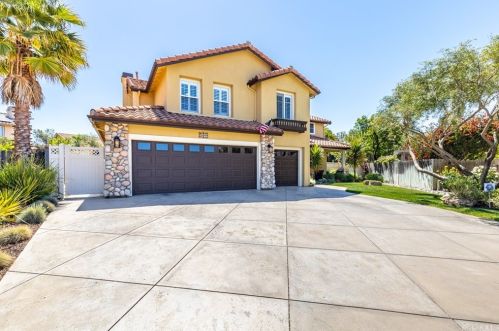 510 Creekside Ct, Lake Nacimiento, CA 93446-4742