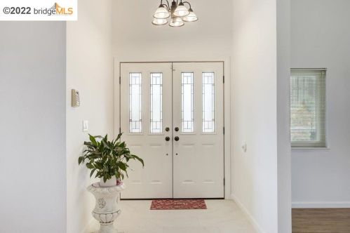 27072 Belfast Ln, Hayward, CA 94542-2430