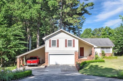 339 Wayward Wind Dr, Lilburn, GA 30047-6433