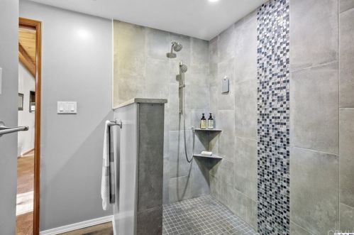 1048 Eilinita Ave, Glendale CA  91208-1130 exterior