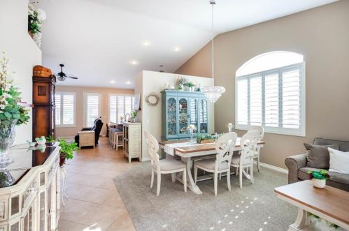 1528 Knoll Park Gln, Escondido, CA 92029-3148