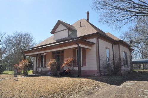 1405 Locust St, Commerce, TX 75428-3135