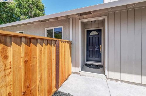 7015 Locust Ct, Pleasanton, CA 94568-1259