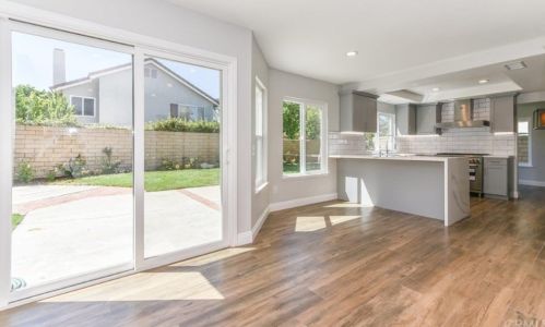 8 Henry, Irvine CA  92620-3256 exterior