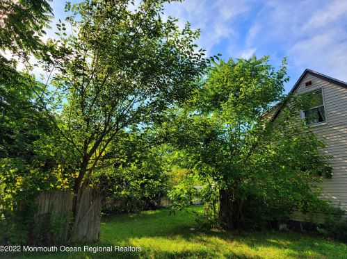 19 Sunset Pl, Middletown, NJ 07748-5904