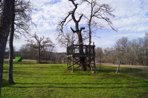 235 Old Austin Trl, Webberville, TX 78621-5745