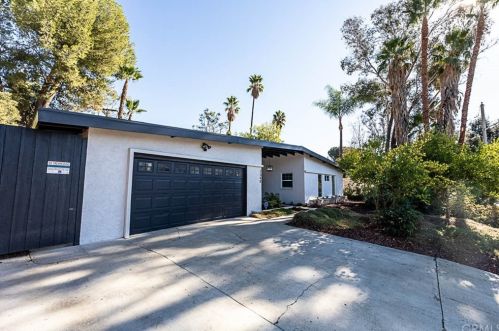 3548 Valencia Hill Dr, Riverside, CA 92507-4602