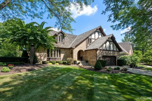 906 Maryknoll Cir, Glendale Heights, IL 60137-6137