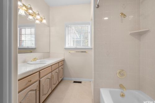 2515 Willow Hl Dr, Sandy UT 84093-1894 exterior