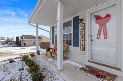 722 Rosemare Dr, The Ledges, IL 61073-6416