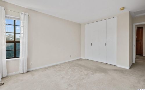 2520 Flintridge Dr, Glendale CA  91206-1033 exterior