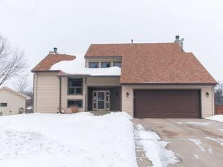7196 Stratford Rd, Saint Paul, MN 55125-2710