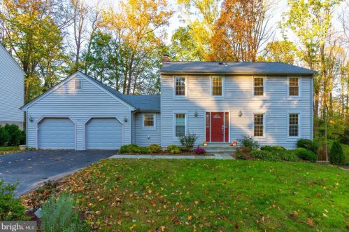 9913 Coffer Woods Rd, Springfield VA  22015-2903 exterior