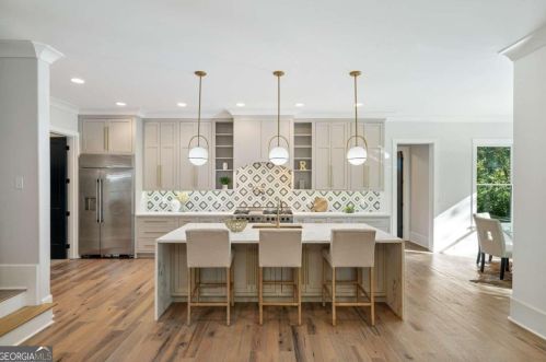 2731 Arden Rd, Atlanta GA  30305-1913 exterior