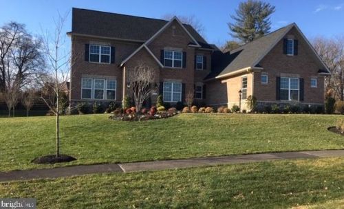 10241 Forest Lake Dr, Great Falls, VA 22066-3609