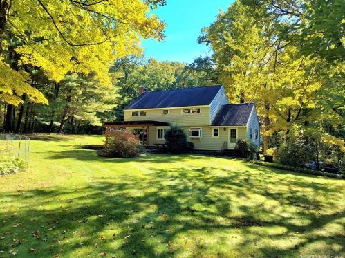39 Hatch Hill Rd, Vernon, CT 06066-6005