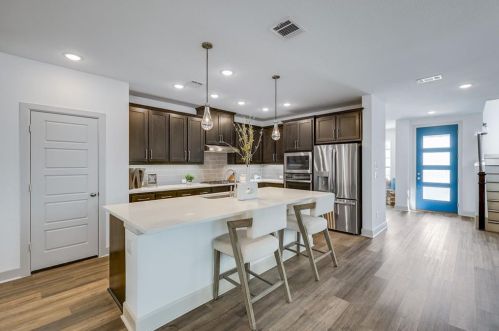 1557 Jackson St, Carrollton TX 75006-6253 exterior