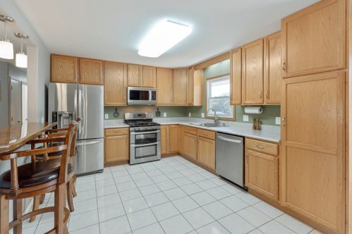 214 Highland Ave, Pingree Grove IL  60140-9456 exterior