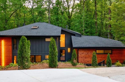 620 Colebrook Ct, Atlanta GA  30327-4710 exterior