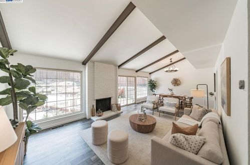 27914 Edgecliff Way, Hayward, CA 94542-2108
