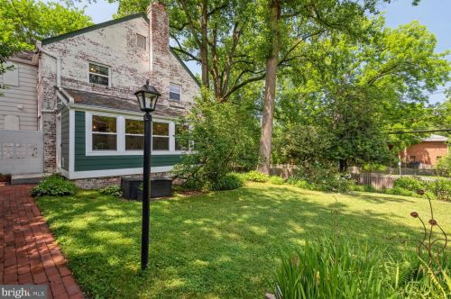 2400 Seminary Rd, Silver Spring MD 20910-1368 exterior