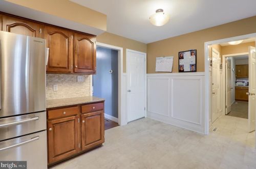 1551 Dunmore Dr, Lancaster PA  17602-1247 exterior