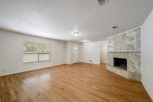 8609 Camelia Ln, Austin TX  78759-7506 exterior