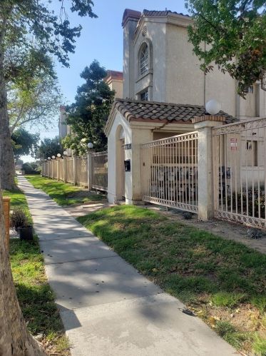 7221 Petrol St, Paramount, CA 90723-5744
