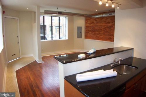 775 8th St, Philadelphia PA  19147-2840 exterior