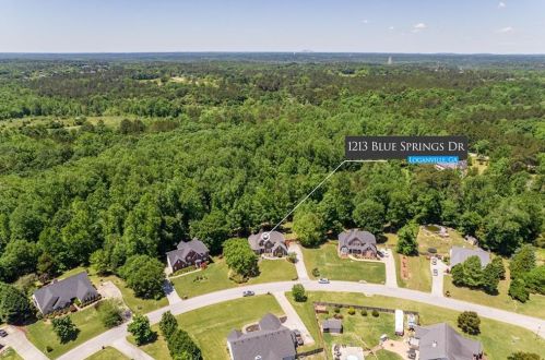 1213 Blue Springs Dr, Loganville, GA 30052-9231