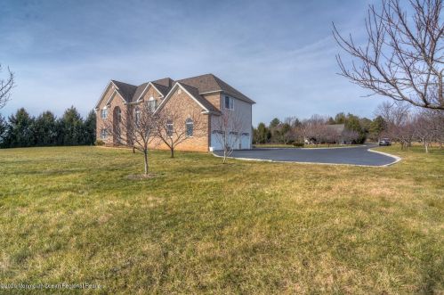 93 Holmes Mill Rd, Upper Freehold Township, NJ 08514-1804