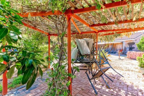 4890 Crest Ave, Riverside CA  92503-2942 exterior